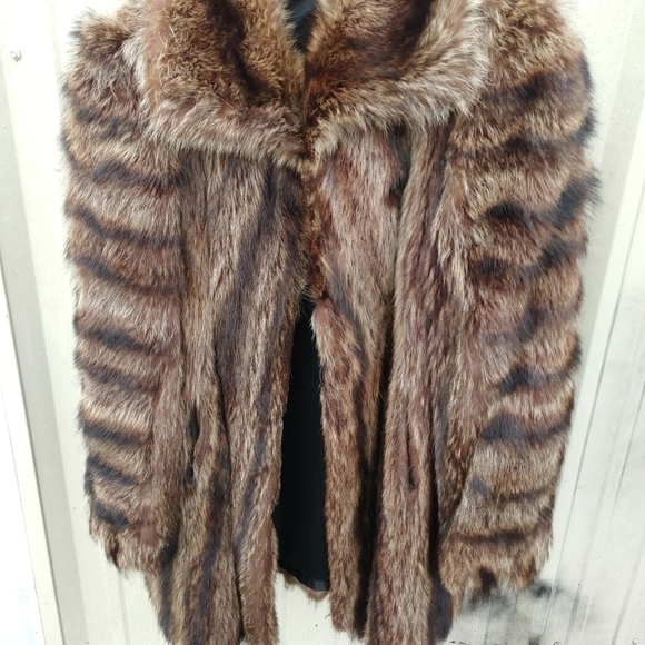 REAL FUR RACCOON STROLLER COAT W/ Hooks and Button SIZE LARGE/XLARGE - Picture 3 of 12